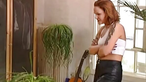 બ્રિટિશ બીપી વીડીયો ચાલુ બેબ્સ યુનિફોર્મમાં છોકરાઓને પસંદ કરે છે