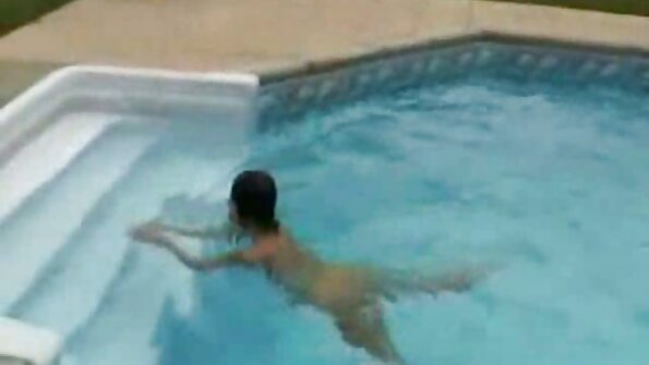 લેસબિયન MILF Twat થ્રી એક્સ બીપી Munching on the Tub