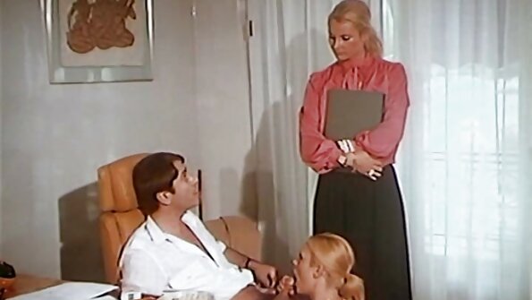 તેના સ્લિટ માં બીપી ઓપન વિડીયો હિલ્ડ મિલ્ફ ચૂંટો