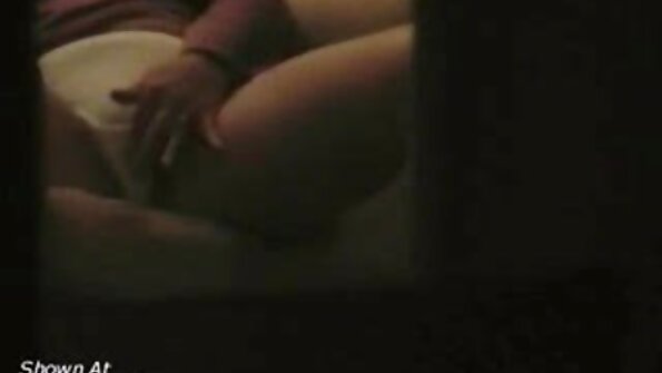 મોટા ઓપન પીચર બીપી ટોટી સાથે ગાય તેની રખાત fucks