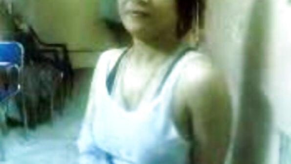 સુંદર દેખાતી નોકરાણી તેના સેકસી બીપી ઓપન બોસને ચોદતી હોય છે