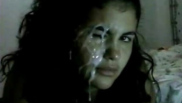 ક્યૂટ છોકરી સેકસી બીપી પીચર સેકસી તેના મસાજ ચિકિત્સકને અશ્લીલ કરી રહી છે