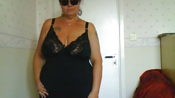 સુંદર બીપી ઓપન છોકરી પરીક્ષા આપી રહી છે