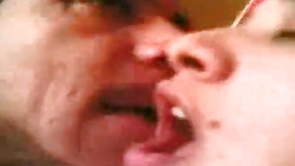 લવલી લિવ નાના ટિટ્સ સાથે રિવેમ્પ્ડ ગુદા મૈથુન કરે છે અને બીપી hd બ્લોજોબ આપે છે