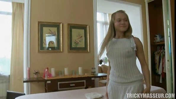 ગેબી કાર્ટર અને સ્કાયલર વોક્સ લિવિંગ રૂમમાં બે શિંગડા કાળા શખ્સને વાહિયાત કરે સેકસી પીચર સેકસી છે