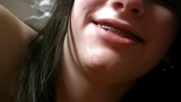 Redhead ફુલ સેકસી બીપી MILF Miah Croft Finger Her Muffin