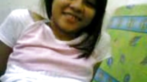 સોનેરી બેબ તેના ચહેરા ઓપન બીપી પર કમ મળી