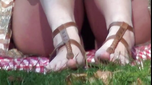 ક્લાઉડિયા મેરી તેના મફિનની ભીનાશ અનુભવે બીપી સેકસી વીડિયા છે