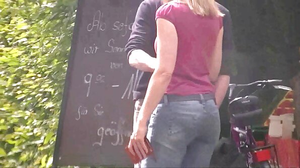 ખૂબસૂરત શ્યામા એમી લીને તેની ચૂત અંદરથી બીપી વીડીયો લાઈવ માલિશ કરે છે