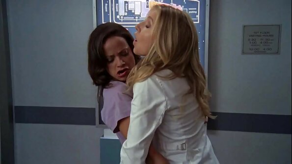 માયા વુલ્ફને વસવાટ કરો છો ખંડમાં બોન કરવામાં આવે છે સેકસી ફીલમ વીડીયો