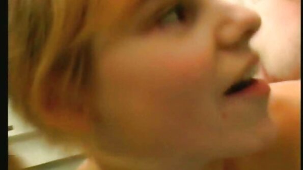 સિમોન્સ સંપૂર્ણ શારીરિક તપાસ કરે બીપી પીચર વીડીયો બીપી પીચર વીડીયો છે