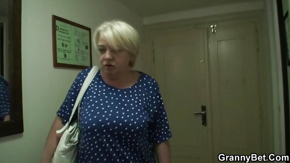 મેડી ઓ'રેલી વડા આપ્યા પછી મોટી સુંદર નર લાકડી બીપી વીડીયો ભેજો પર સવારી કરે છે