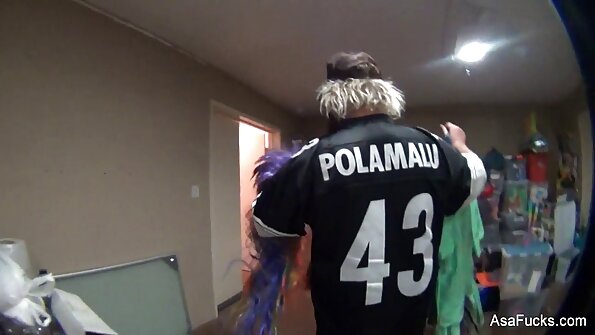 લેના રીફ બહાર ખાઈ જાય છે અને કોકી સ્ટેલીયન એચડી બીપી દ્વારા ચોરી જાય છે