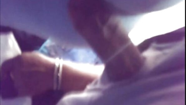 મહત્વાકાંક્ષી સોનેરી પ્રમોશન માંગે ગુજરાતી સેકસી બીપી વીડીયો છે