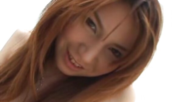 જોડી વેસ્ટ તેના બોક્સને બીપી સેકસી ફીલમ રમકડાની કોકથી ભરે છે