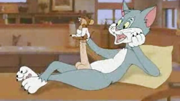 એસ્ટ્રિડ નામની ફેટ ગ્રેની તેની હોર્ની ત્રીપલ એક્સ વીડીયો બીપી ચૂડીને અંદરથી મસાજ કરે છે