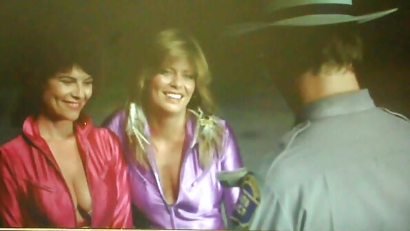 એલેકટ્રા બીપી વીડીયો 2017 બ્લુ એક જ સમયે બે માંસ માંગે છે