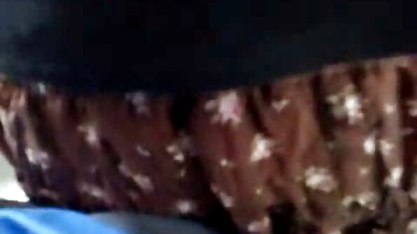 જુલિયા તેના સાવકા દીકરા છોકરાને ત્રણેય માટે ફસાવે ઇંગ્લીશ બીપી વીડીયો છે